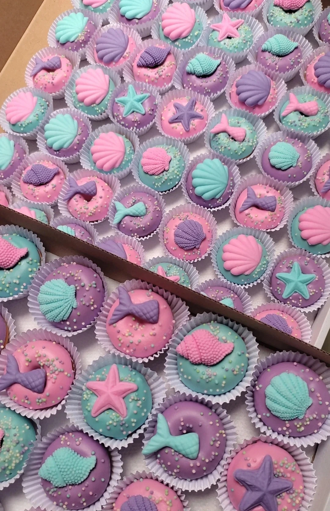 Mini cake donuts artesanais da Mirelle Marinho Doceria em Goiânia
